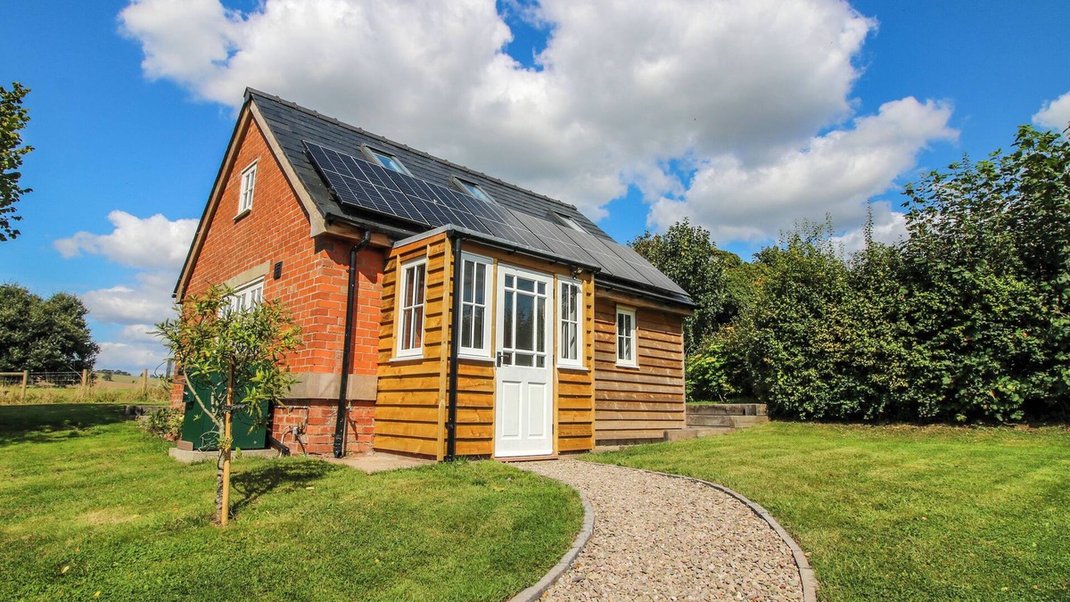 Garway Cottage | ROSE COTTAGE, family friendly, with a garden in Garway