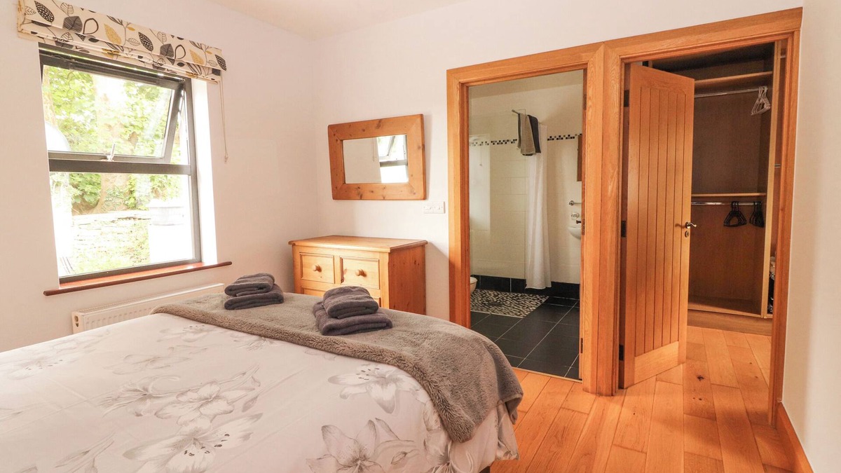 Magherareagh Cottage | ROSE COTTAGE, family friendly in Ennistymon, County Clare