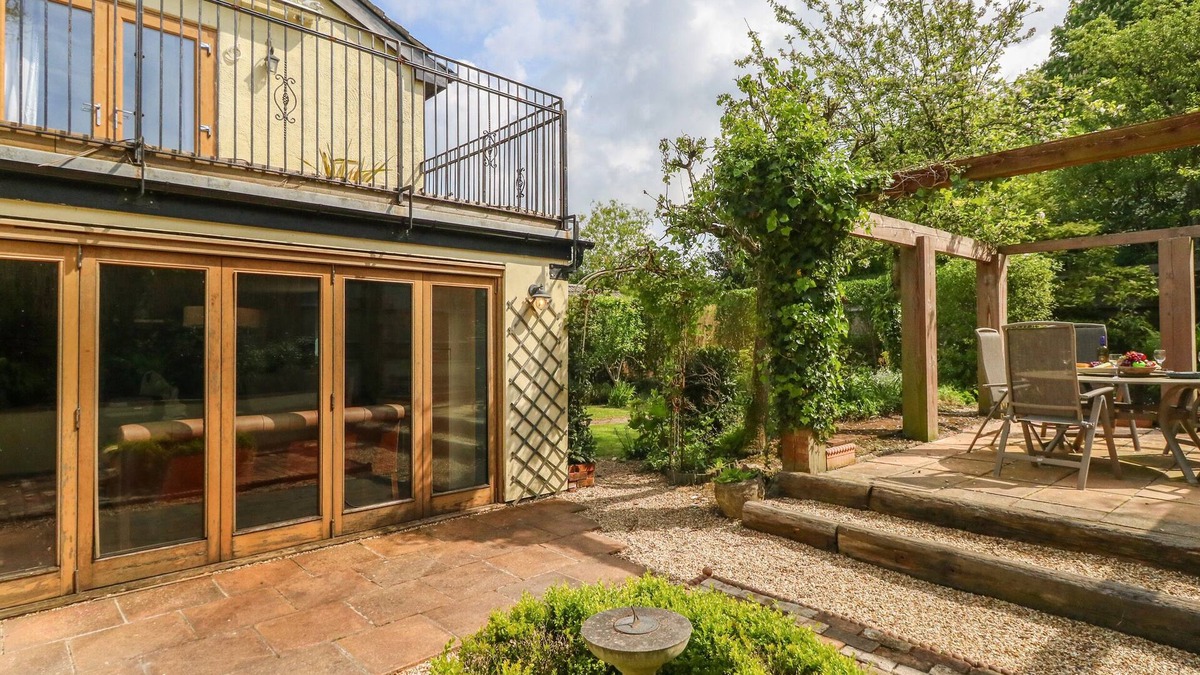 Osmington Mills Cottage | ROSE COTTAGE, pet friendly, character holiday cottage in Preston