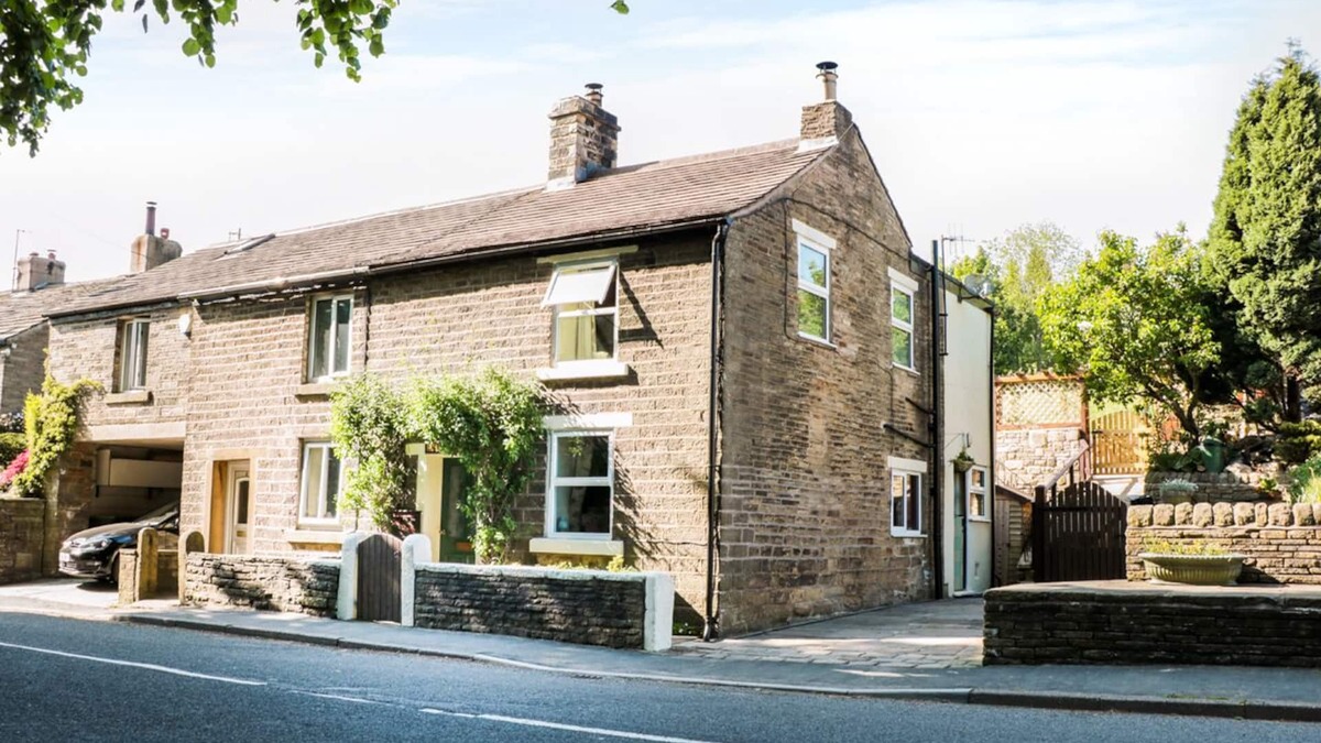 Buxworth Cottage | ROSE COTTAGE, romantic, character holiday cottage in Chinley