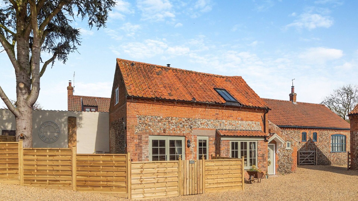 Great Snoring Cottage | Rose Cottage - UKC4238