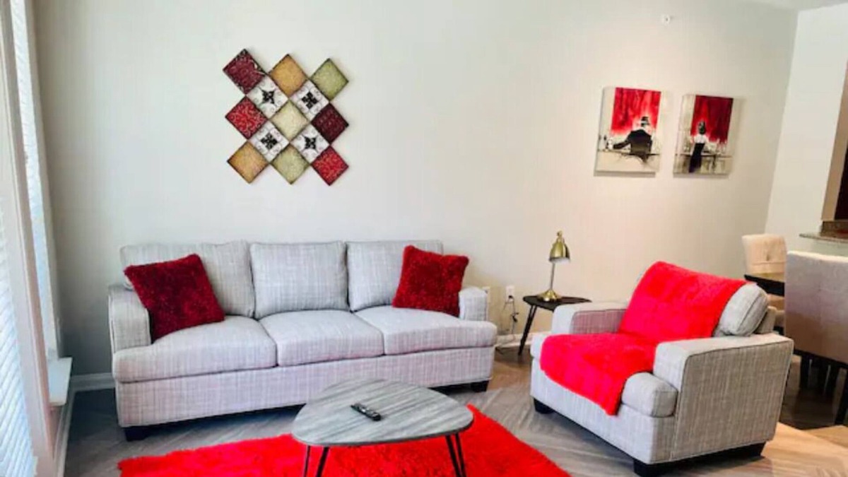 Pearland Apartment | Rose ~ Elegant 1 Bedroom ~ Pool View ~Shopping Center!!