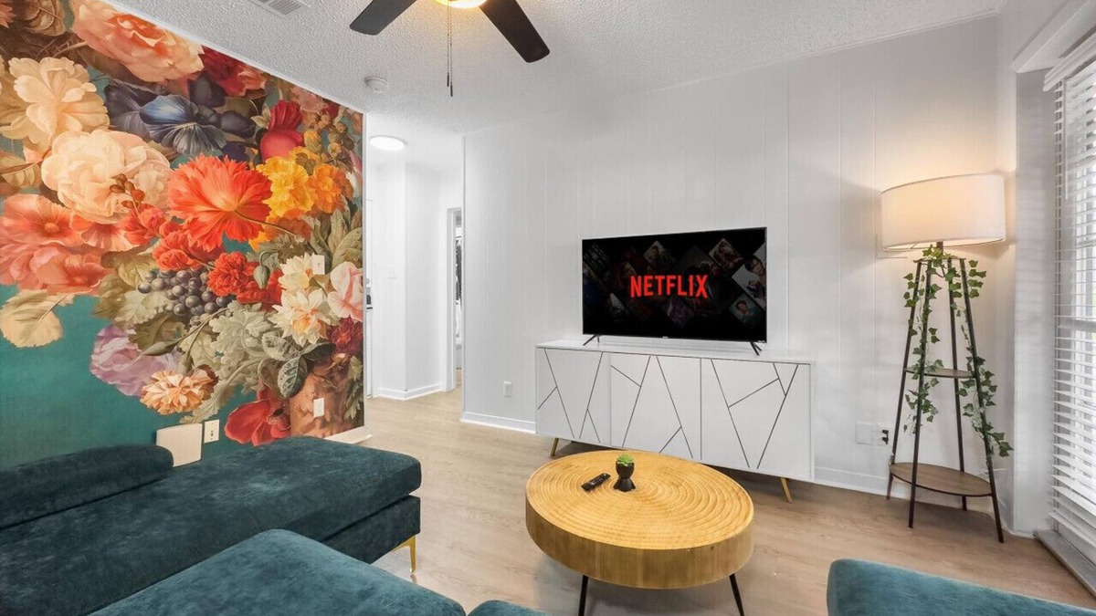 West Campus Apartment | Rose Entertainment Suite | Convenient for ACL, F1!
