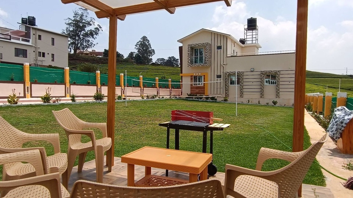 West Mere Bed & Breakfast | Rose Garden Enclave for Families and executives ooty