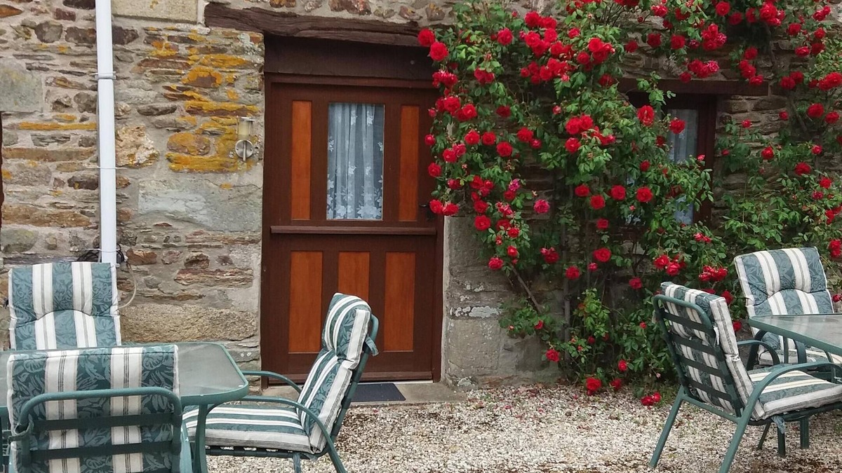 Saint-Connec Cottage | Rose Gite Le Cosquer Saint Connec