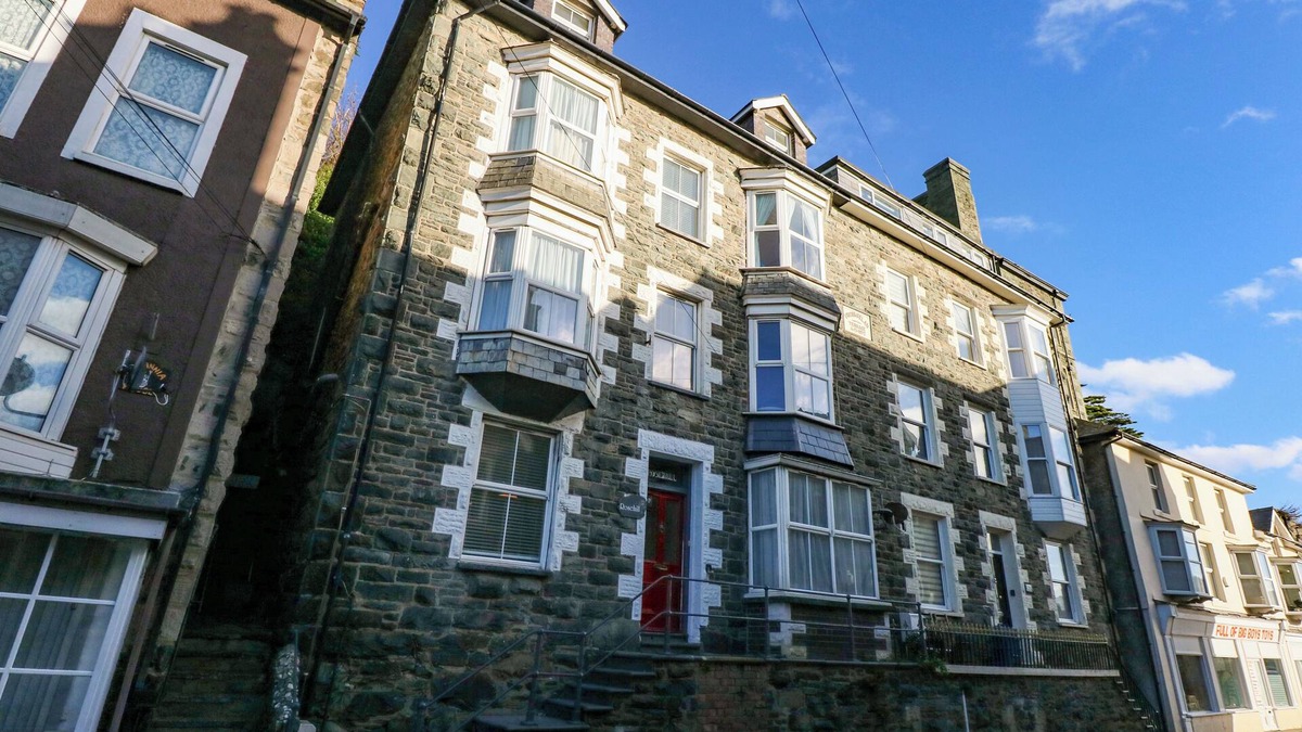 Barmouth Cottage | ROSE HILL, pet friendly, country holiday cottage in Barmouth