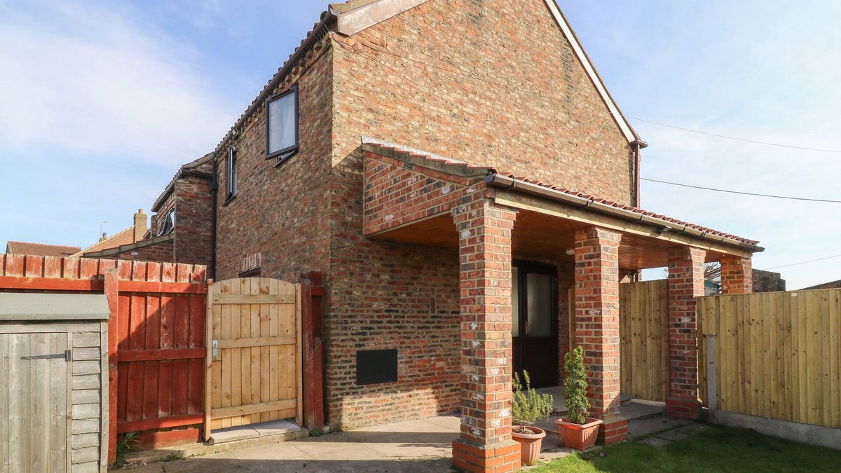Barlby House | ROSE, pet friendly, character holiday cottage in Barlby