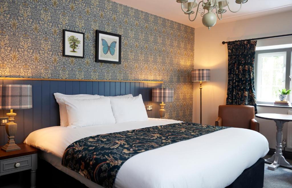Standlake Hotel | Rose Revived by Chef & Brewer Collection