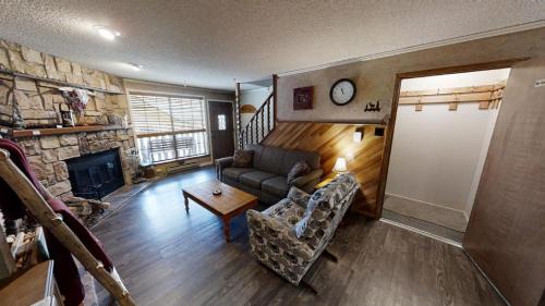 Red River House | Rose Rock Mountain View - Pet Friendly - Fireplace - WiFi - Hot Tub - Washer - Dryer