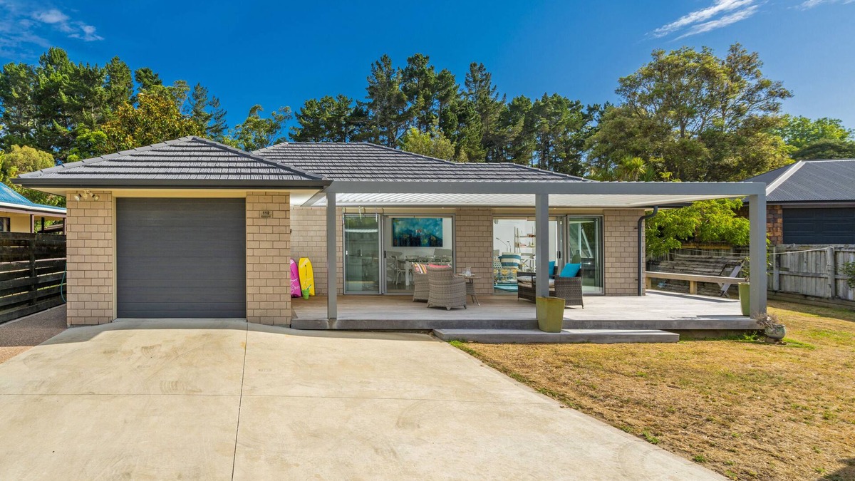 Matarangi Cottage | Rose's Beach Pad - Matarangi Holiday Home