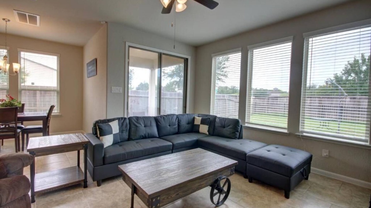 Rosenberg House | Roseberg/Suglarland 3-BR - Extended Stay 30 days