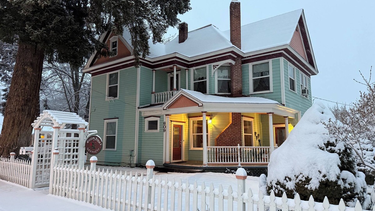 Susanville Bed & Breakfast | Roseberry House Bed & Breakfast