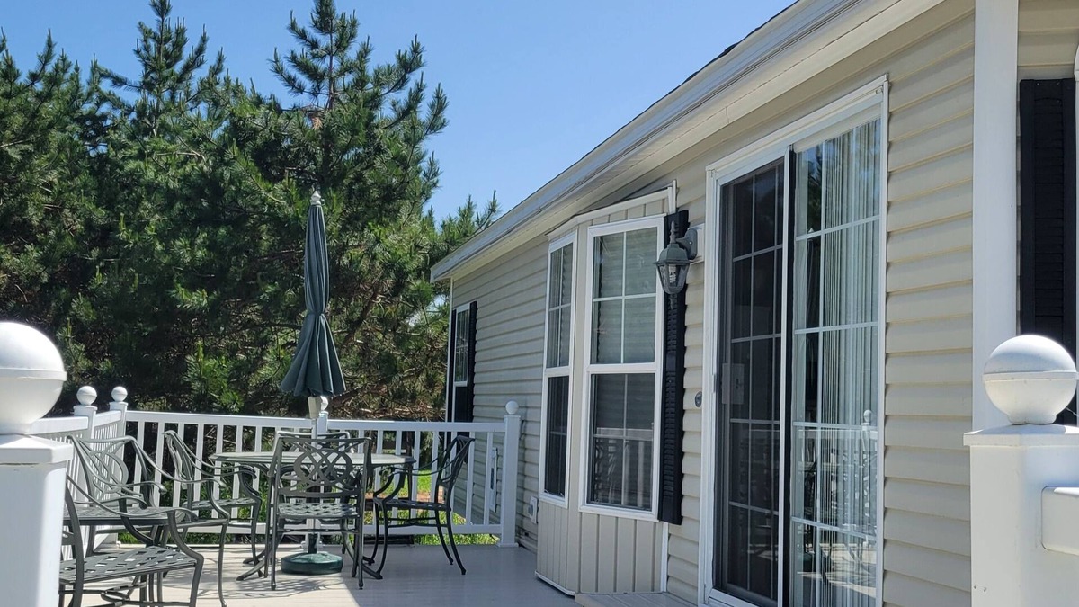 Alanson House | Rosebud Cottage perfectly located in Northern Michigan.