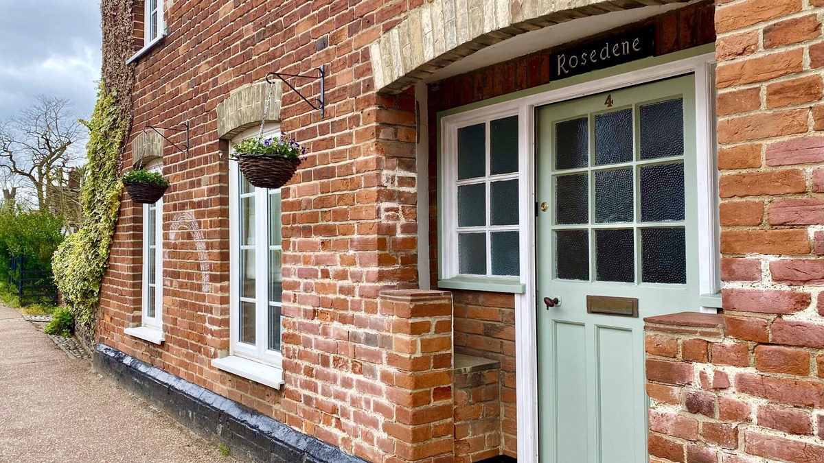 Botesdale Cottage | ROSEDENE, RICKINGHALL, pet friendly, with open fire in Rickinghall