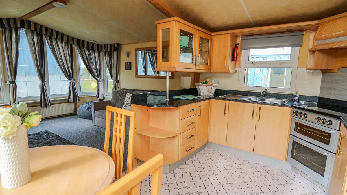 Llanfyrnach Cottage | ROSEHAVEN, pet friendly, with a garden in Crymych