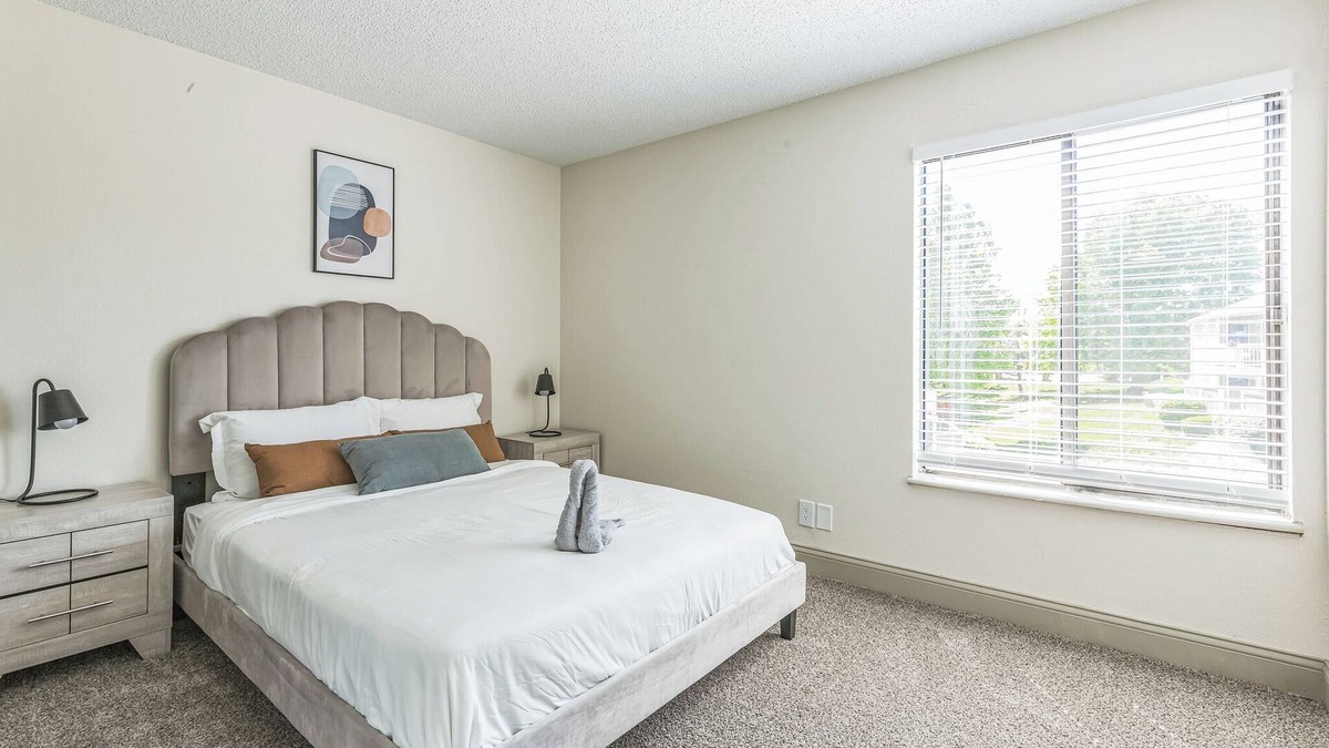 Lenexa Apartment | Rosehill Pointe 122 I Comfy 2 Bed 1 Bath