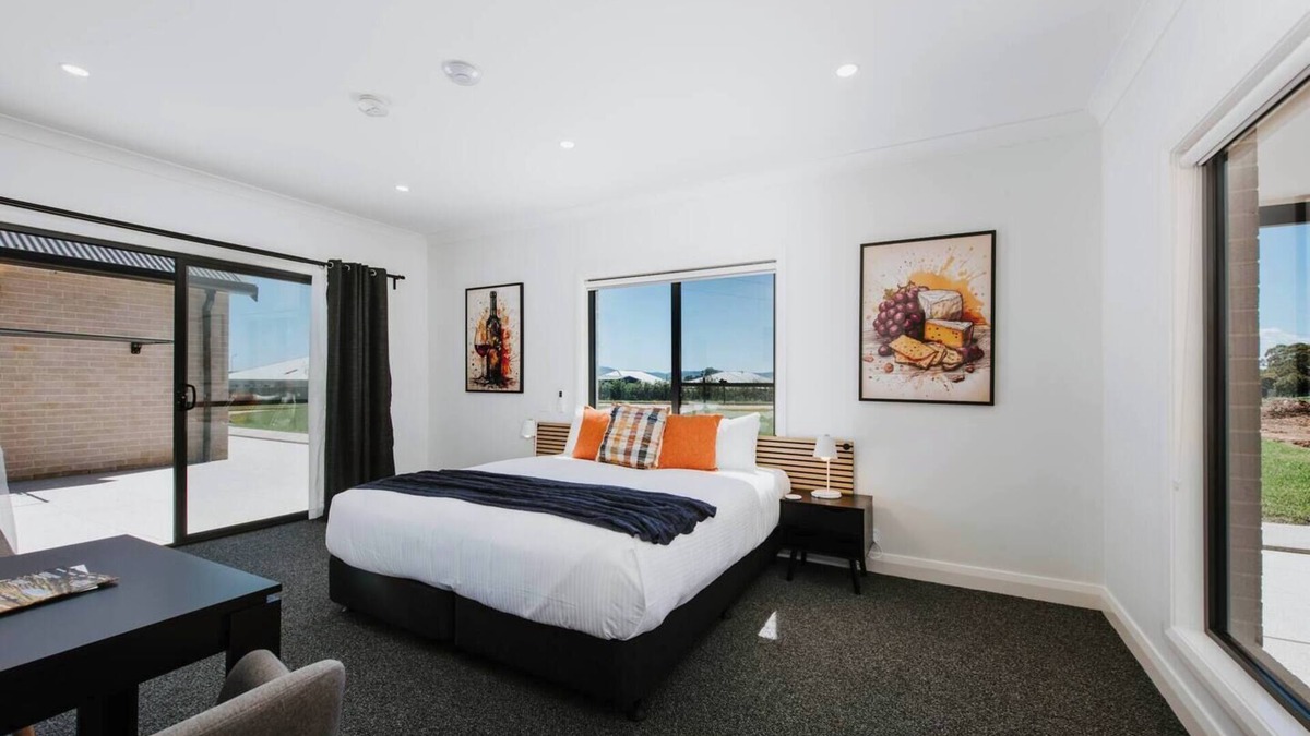 Central Mudgee House | Rosella Suite An Accessible Couples Retreat