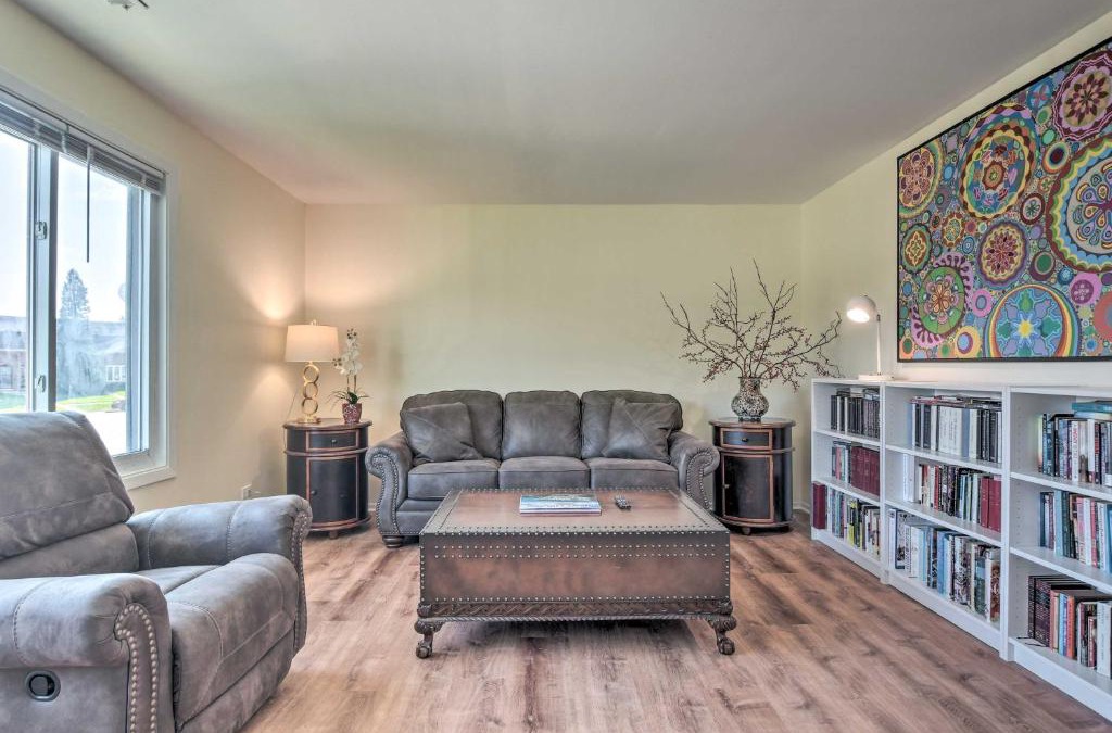 Roselle Apartment | Roselle Apt half Mi to Metra Ride to Chicago!