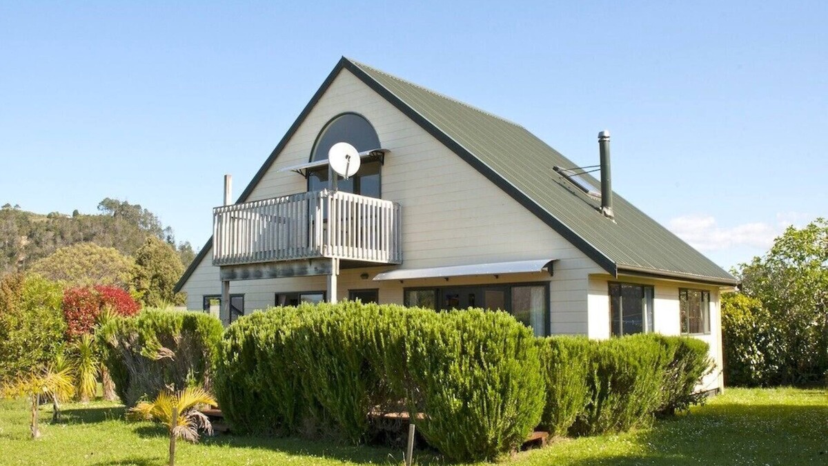 Hahei Cottage | Rosemary Cottage - Hahei Holiday Home