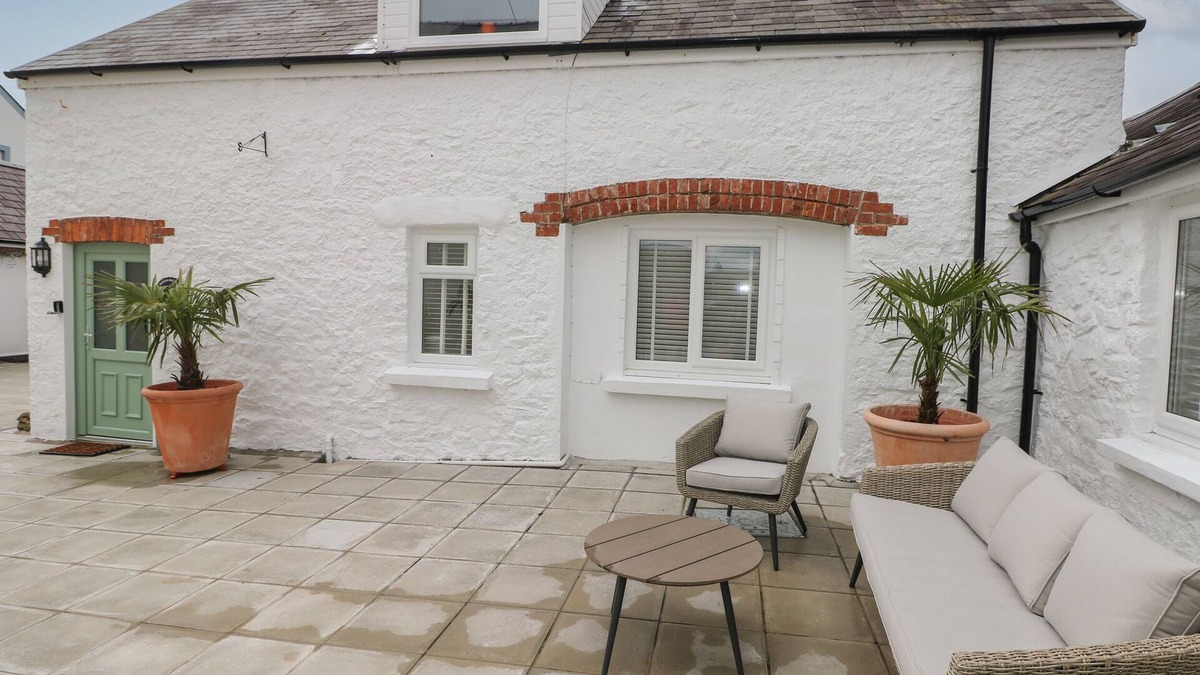 Jameston Cottage | ROSEMARY COTTAGE, pet friendly, with a garden in Manorbier