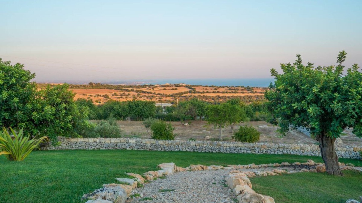 Modica House | Rosemary - open space in the Hyblean countryside