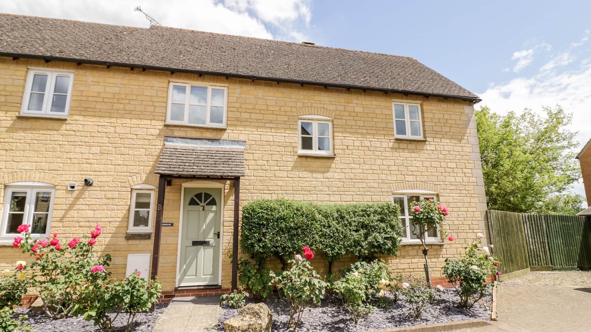 Moreton-in-Marsh Cottage | ROSEMEAD, pet friendly, with a garden in Moreton-In-Marsh