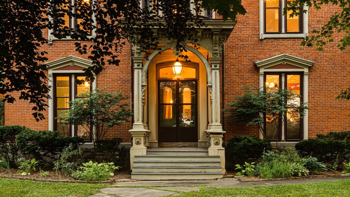 Utica Bed & Breakfast | Rosemont Inn Bed & Breakfast