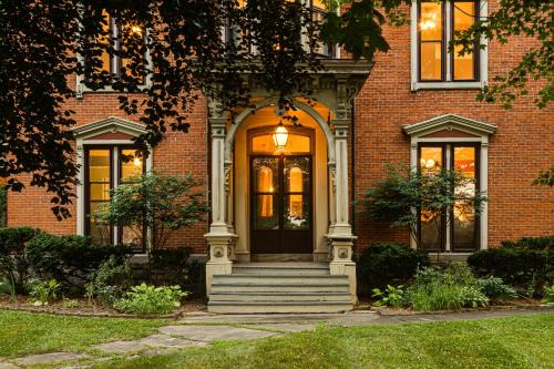 Utica Bed & Breakfast | Rosemont Inn