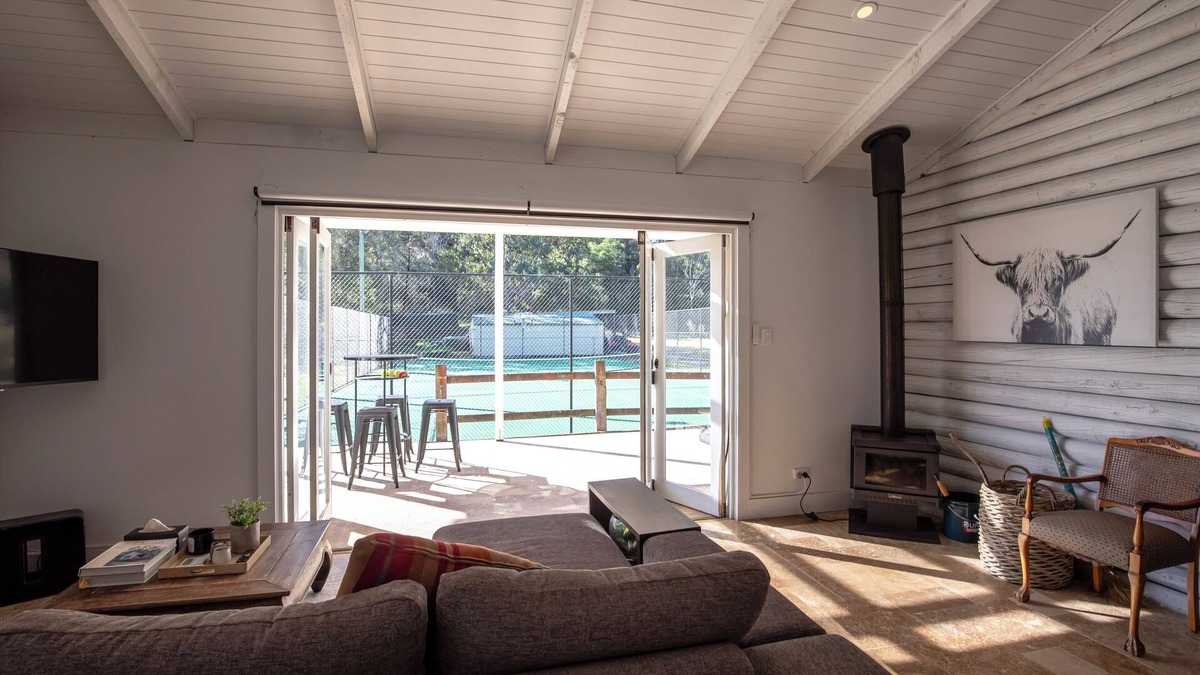 Webbs Creek House | Rosemont's Tiny Bungalow House with Tennis Court - n