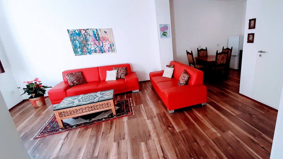 Zweibruecken Apartment | Roses and steeds