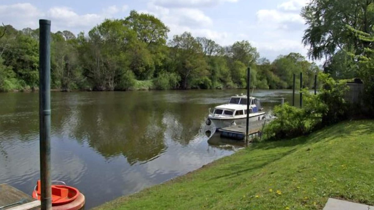 Stourport-on-Severn Apartment | ROSEWATERS COTTAGE, pet friendly, with a garden in Astley Burf