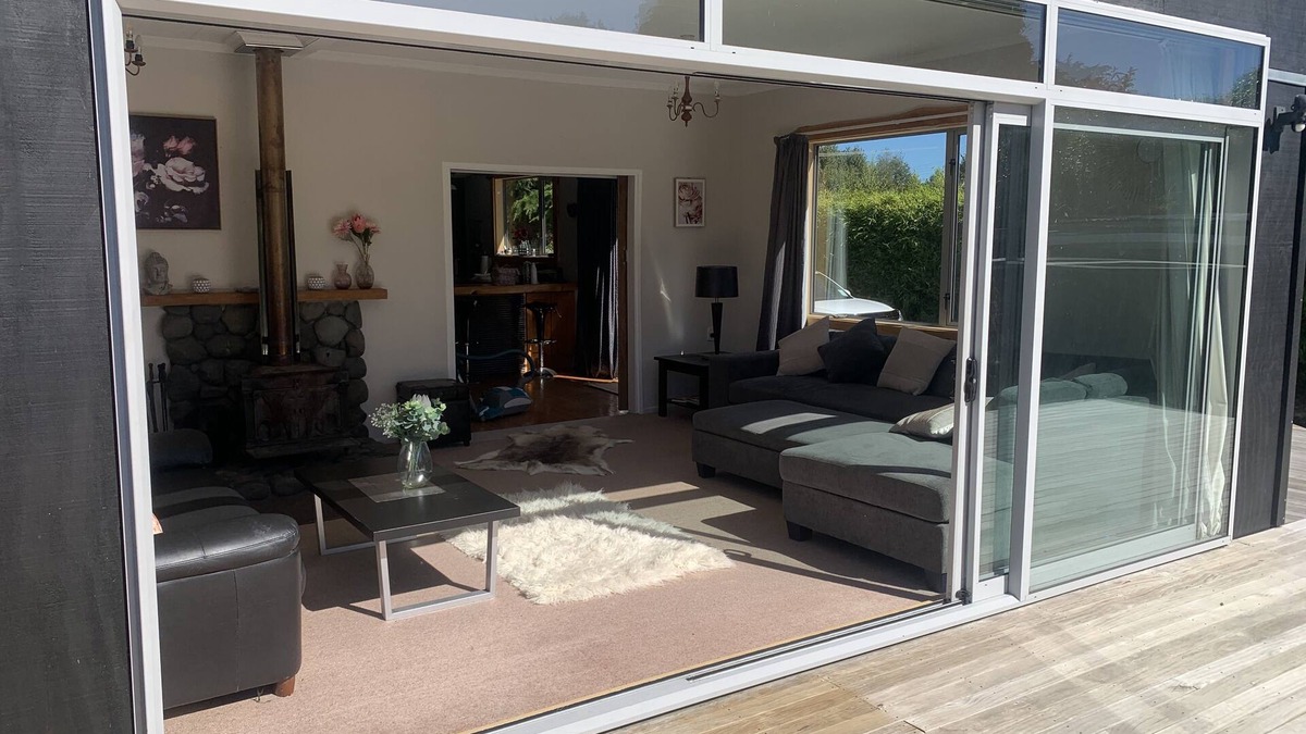 Rangataua House | Rosewood Hideaway, peaceful, sunny & memorable