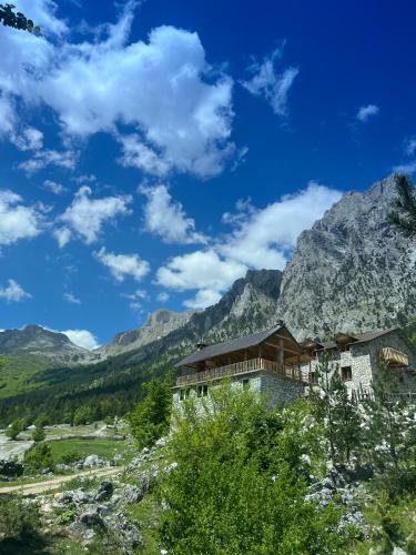 Kukes County House | Rosi peak Guesthouse