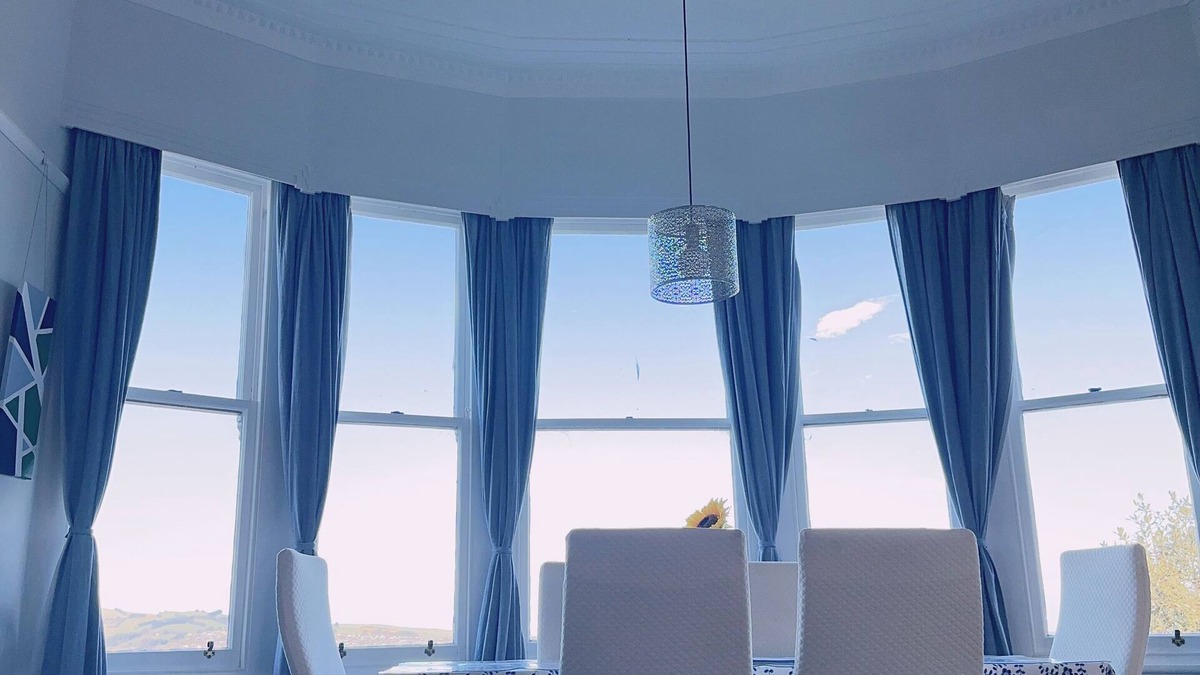 Roslyn Apartment | Roslyn Sea View Room—9 minutes walk to city center