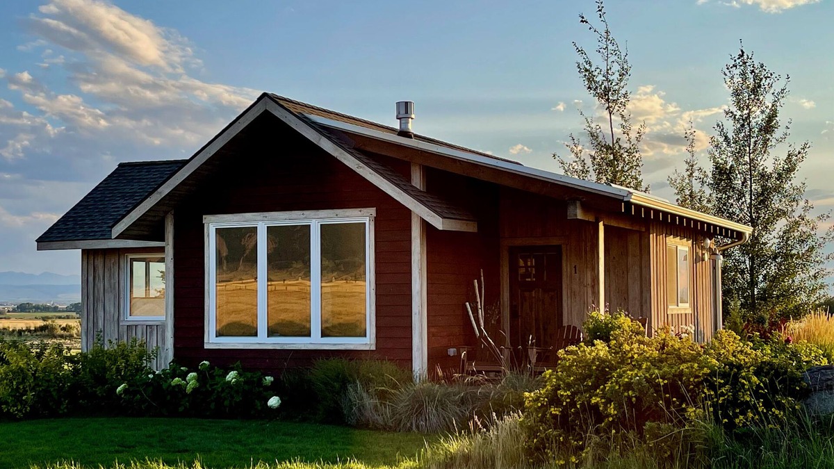 Belgrade Cabin | Ross Creek Cabin #1 Spectacular Mountain Views