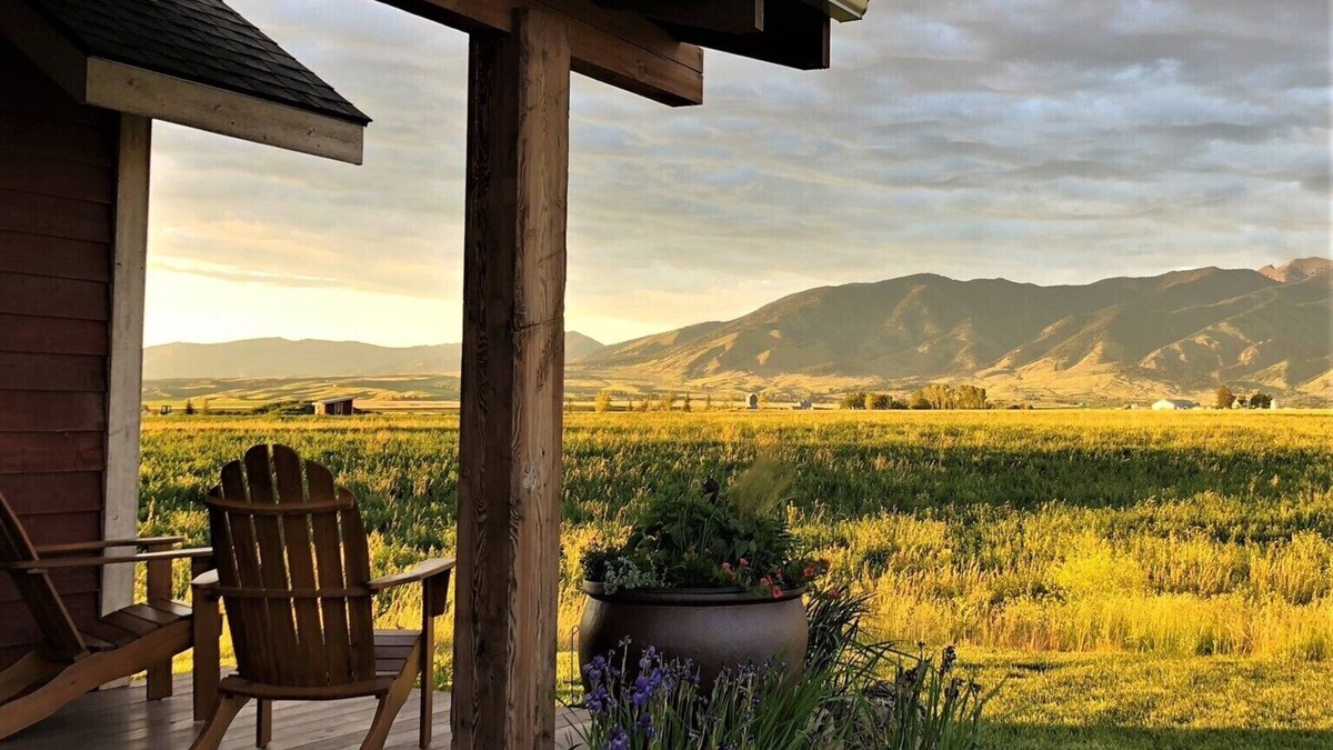 Belgrade Cabin | Ross Creek Cabin #3 Spectacular Mountain Views
