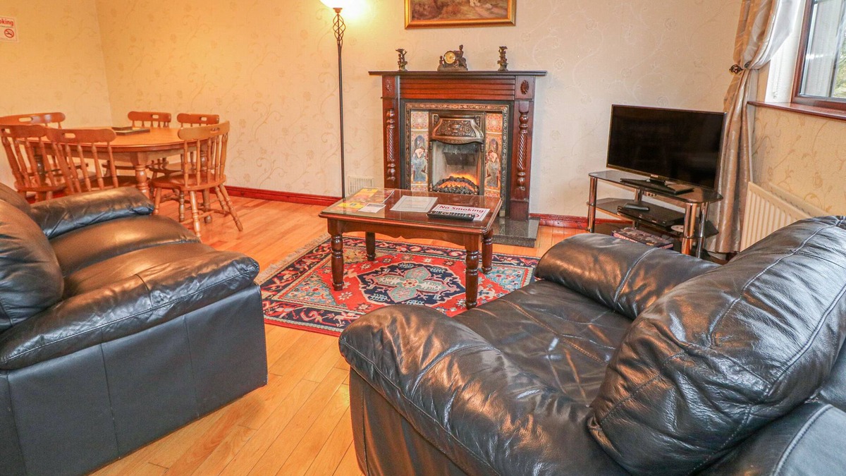 Lifford Cottage | ROSSGIER INN, family friendly in Lifford, County Donegal