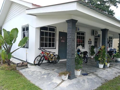 Bukit Hantu House | Rossy Homestay