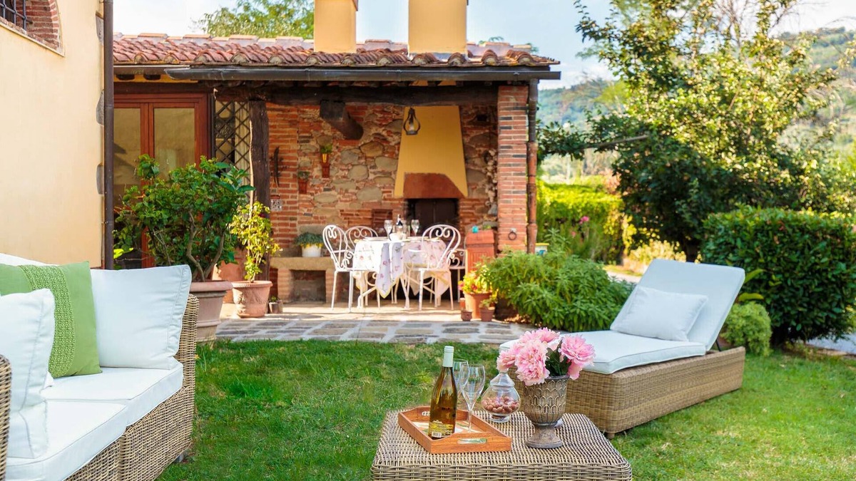 Uzzano Villa | ROSYABATE COTTAGE with Private Garden and views between Lucca and Pistoia