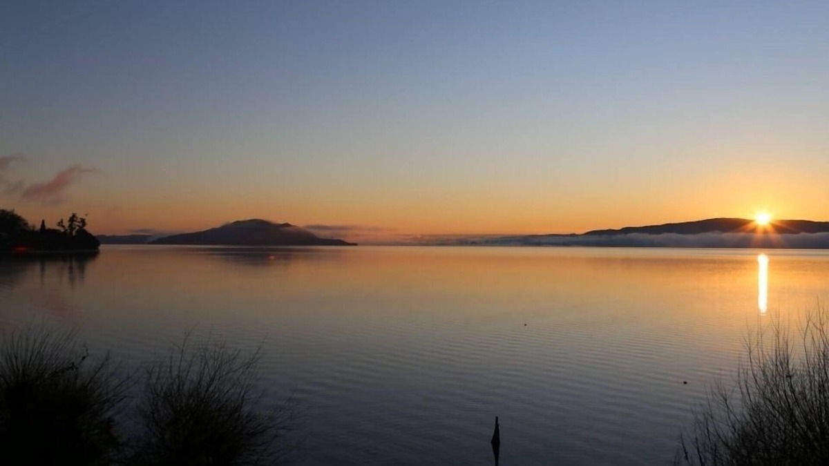 Kawaha Point House | Rotorua Lakeside Pourakau Bay Holiday Bach/House