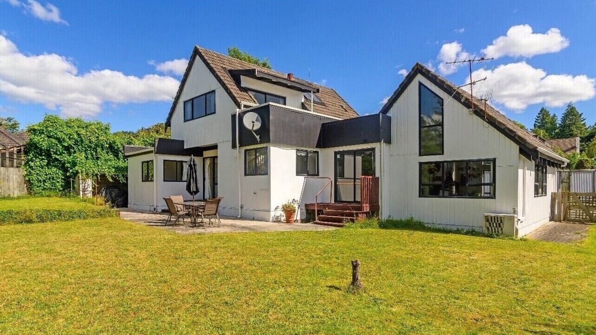 Lynmore House | Rotorua Redwood Retreat