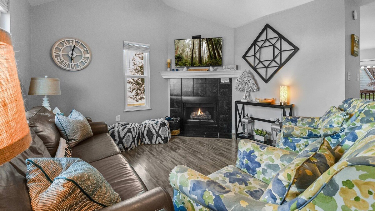 Pigeon Forge House | Rotties' Retreat: Pet Friendly, Free Attraction Tickets, Jacuzzi Tub & In PF
