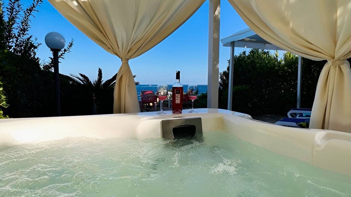 Castro Villa | Rotunda by the Sea - Castro Marina - Luxury Holiday Rental Directly by the Sea