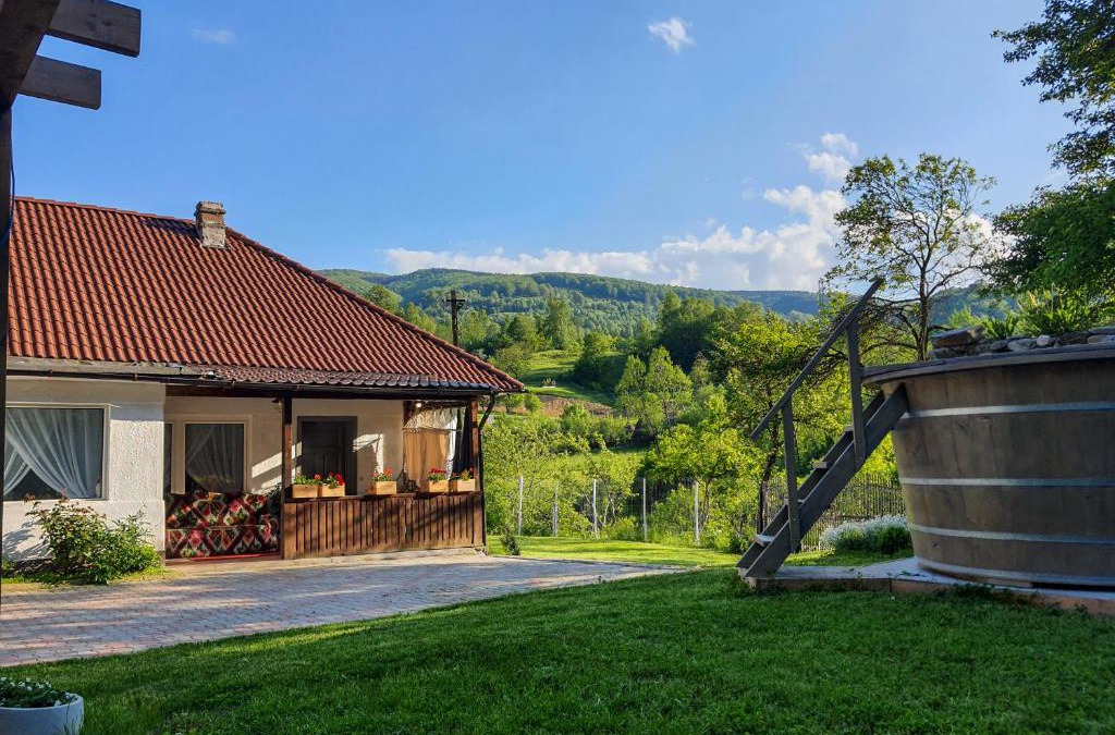 Vulcan House | Roua Land