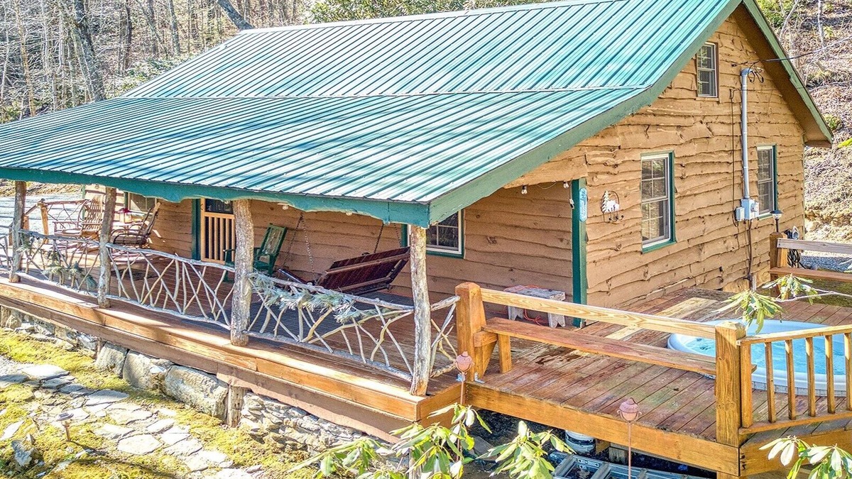 Maggie Valley Cabin | Roughin' it - Secluded, Rustic 2 Bedroom/1 Bath Mountain Cabin with Hot Tub