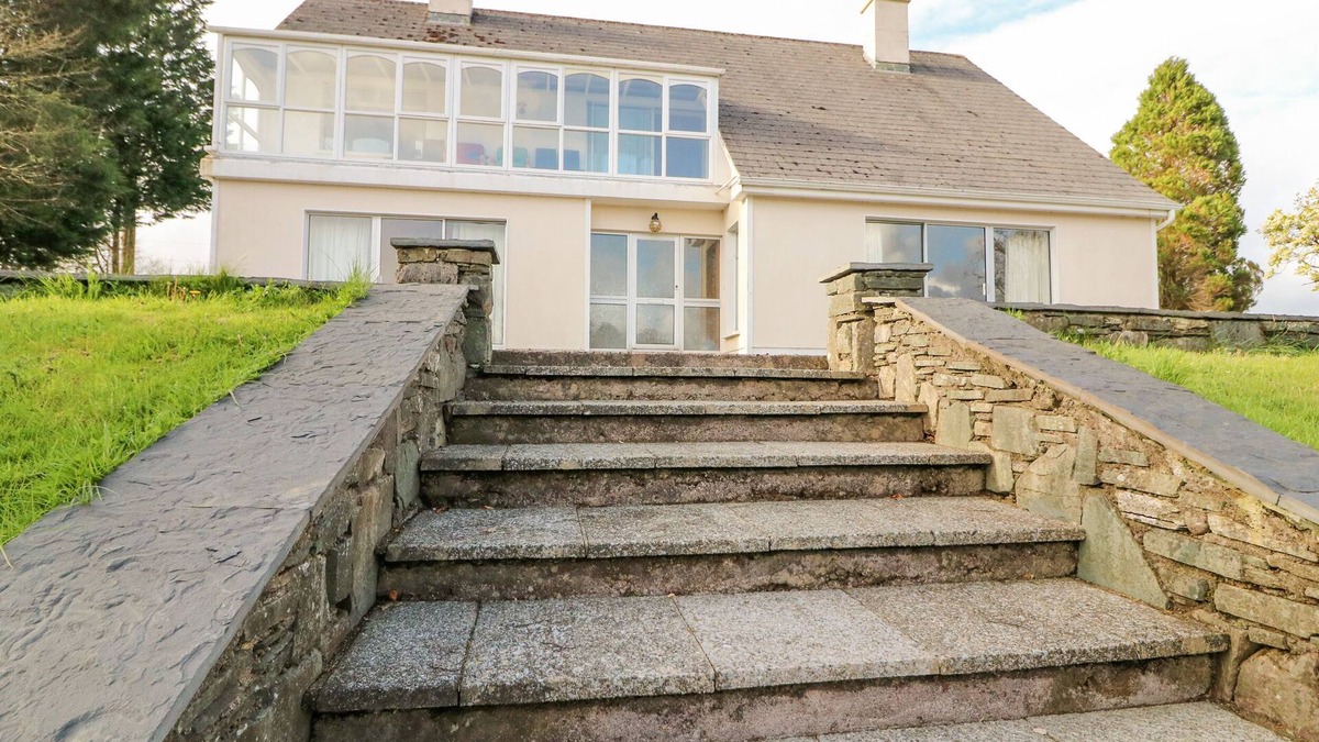 Kenmare House | ROUGHTY BRIDGE VIEW, family friendly in Kenmare, County Kerry