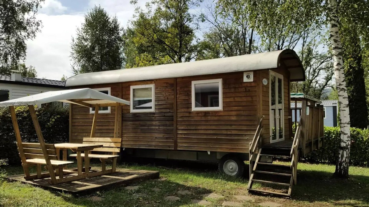 Pont-de-Poitte Cabin | Roulotte 21m2 4 Personen