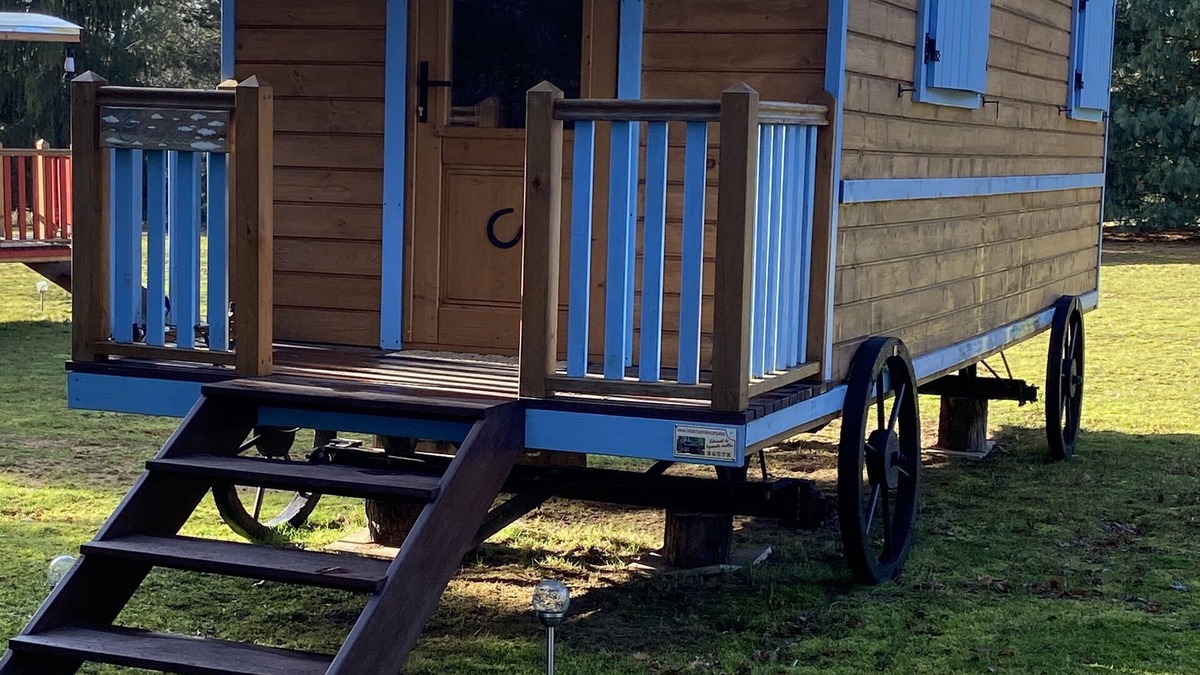 Digoin House | Roulotte "cecile" Pour un Séjour Atypique en Roulotte