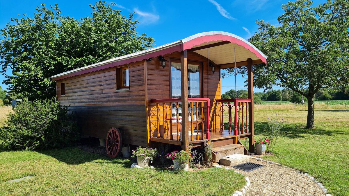 Bonnee Bed & Breakfast | Roulotte Esmeralda: Unique stay in nature, air-conditioned, private parking, bike rental