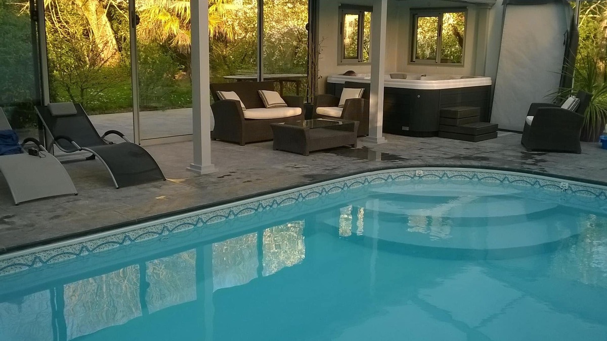 Doue-en-Anjou House | ROULOTTE GITE ACCESS JACUZZI PRIVATE AND COVERED HEATED SWIMMING POOL SAUMUR DOUE